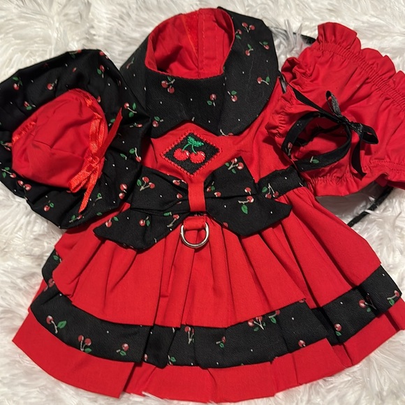 Couture dog dress with matching accessories - Picture 7 of 7